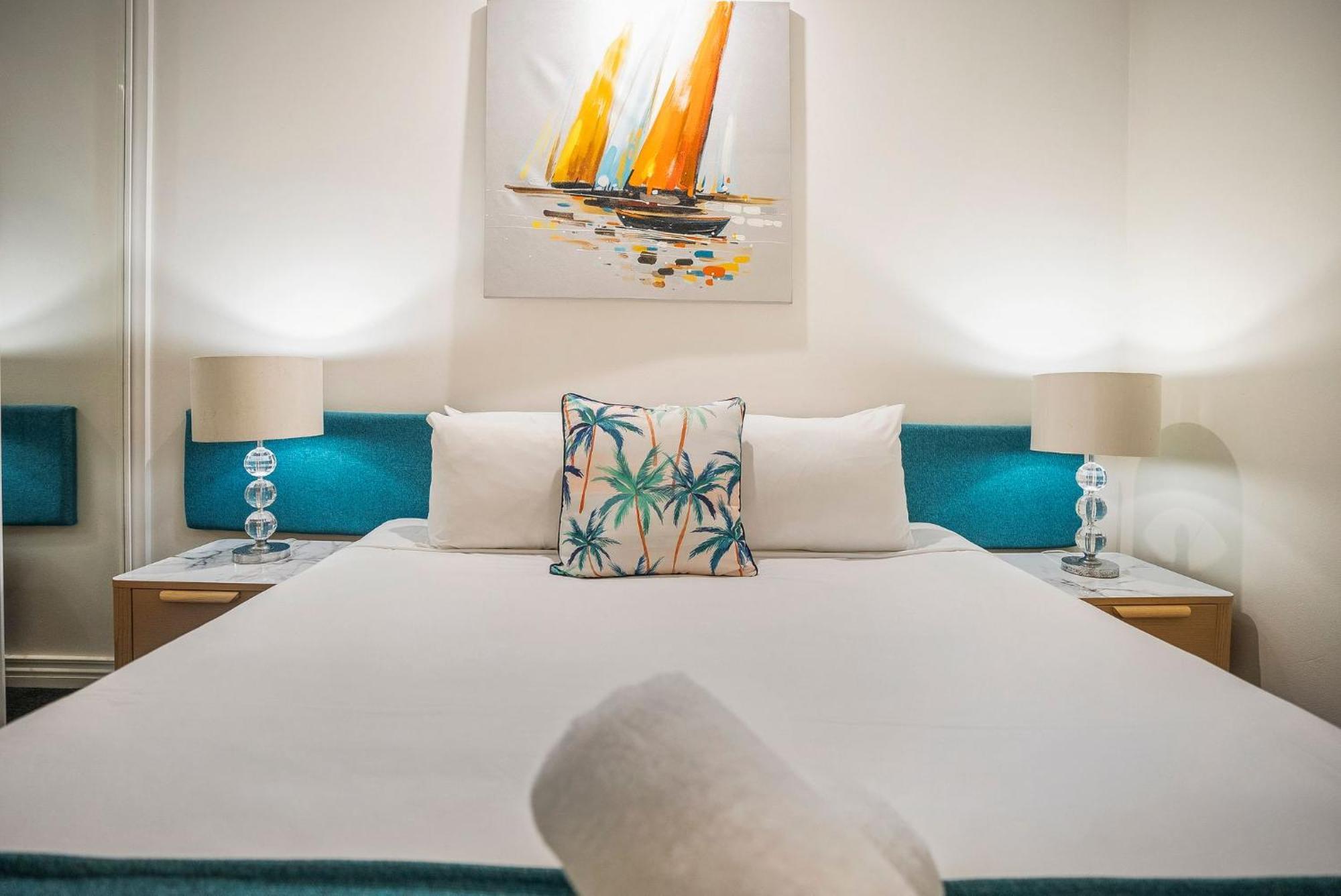 Sarayi Boutique Hotel Palm Cove Exterior photo
