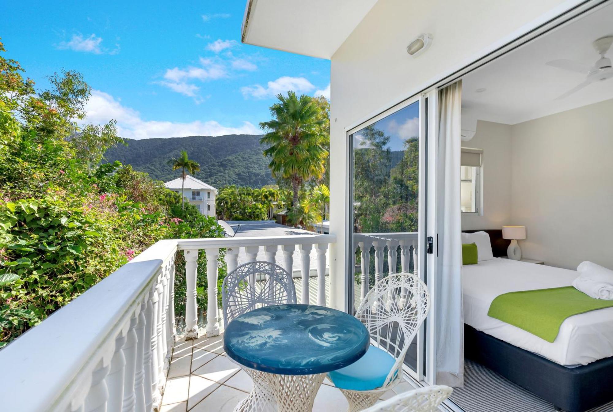 Sarayi Boutique Hotel Palm Cove Exterior photo