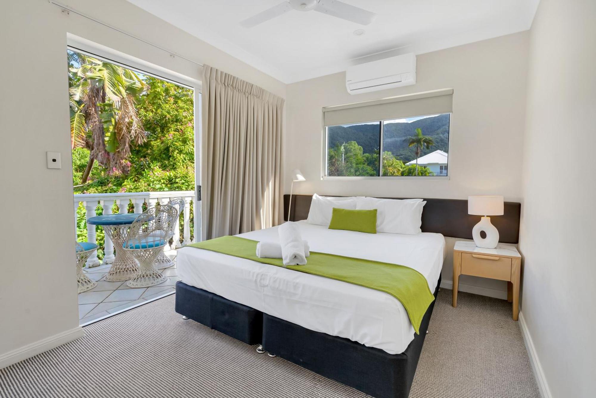 Sarayi Boutique Hotel Palm Cove Exterior photo