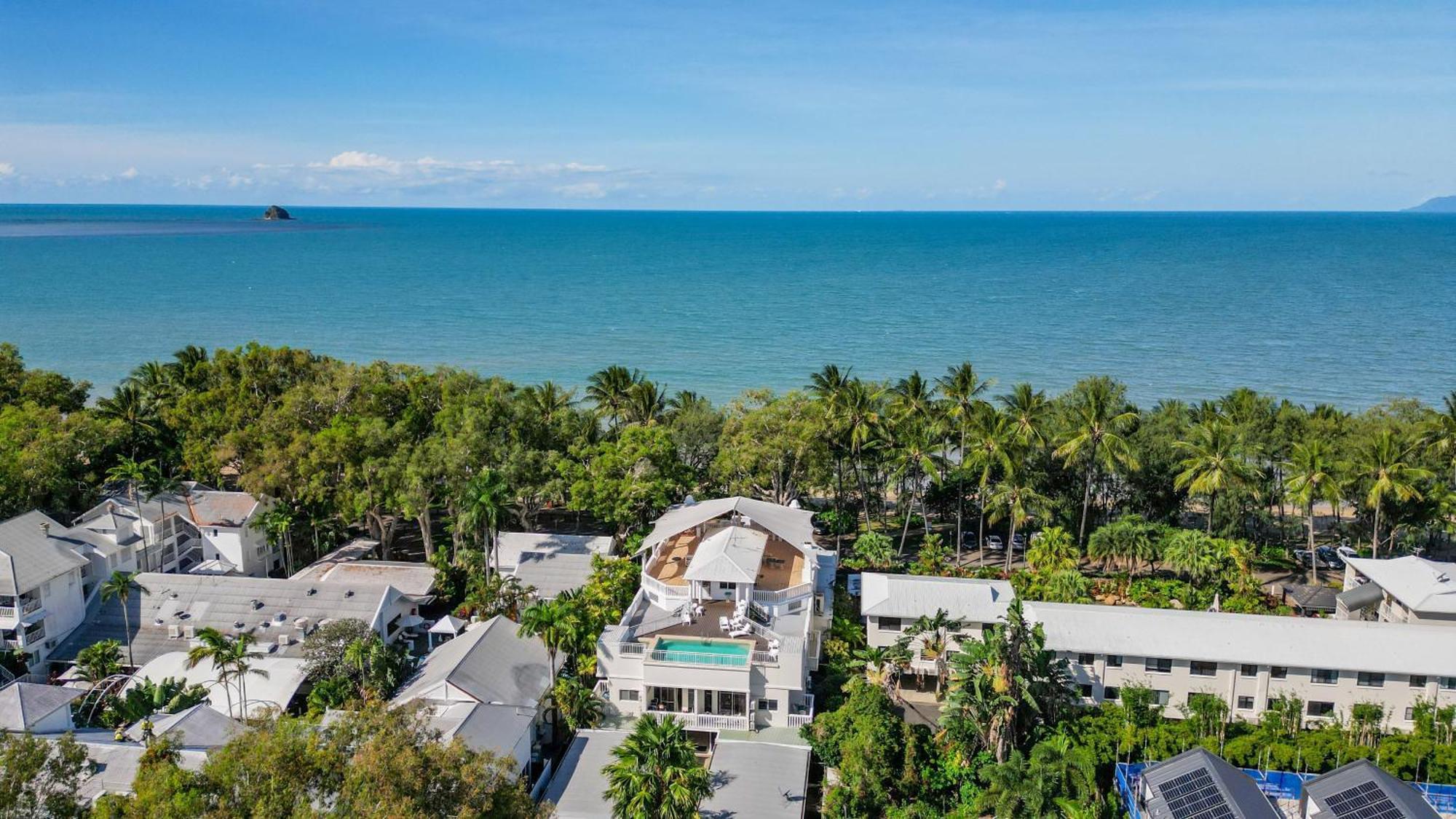 Sarayi Boutique Hotel Palm Cove Exterior photo