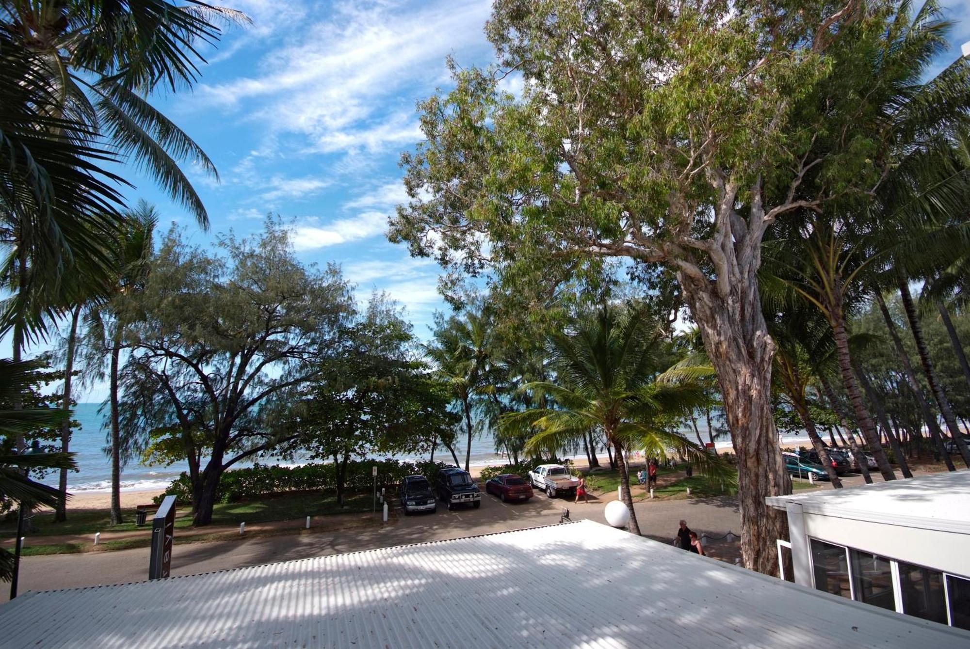 Sarayi Boutique Hotel Palm Cove Exterior photo