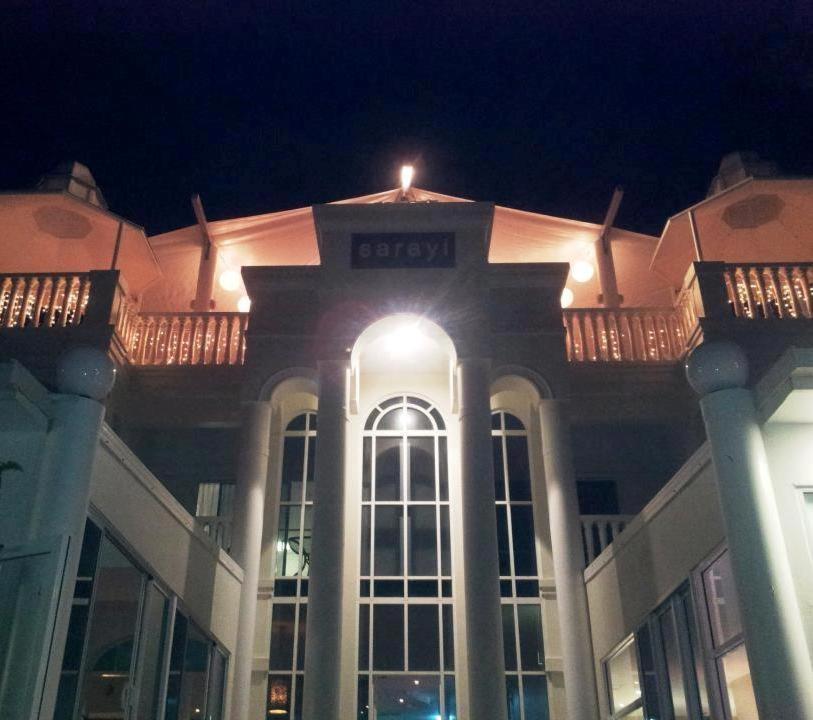 Sarayi Boutique Hotel Palm Cove Exterior photo