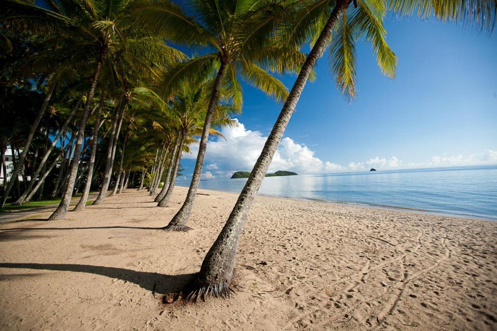 Sarayi Boutique Hotel Palm Cove Exterior photo